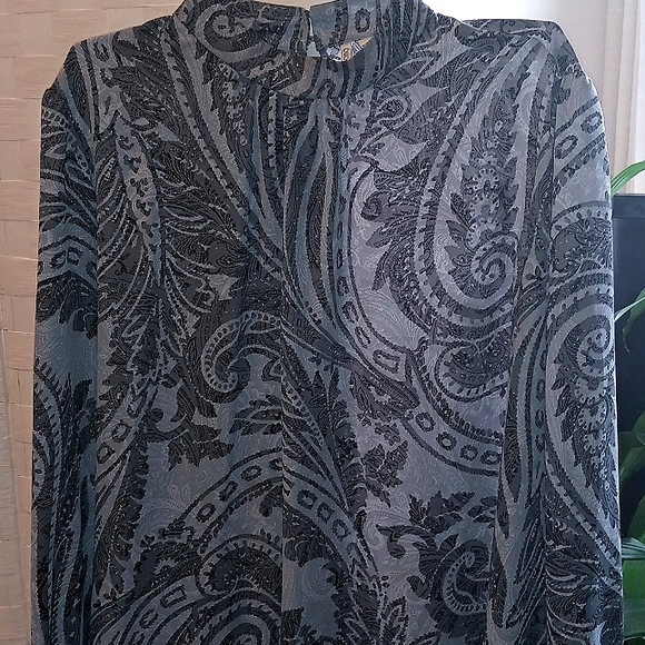 Cato blouse with Paisley designs and long sleeves. - Picture 1 of 3